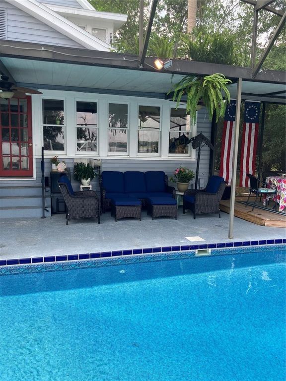 Image 32 of property listing at 243 S CENTRAL AVENUE, Umatilla, FL 32784