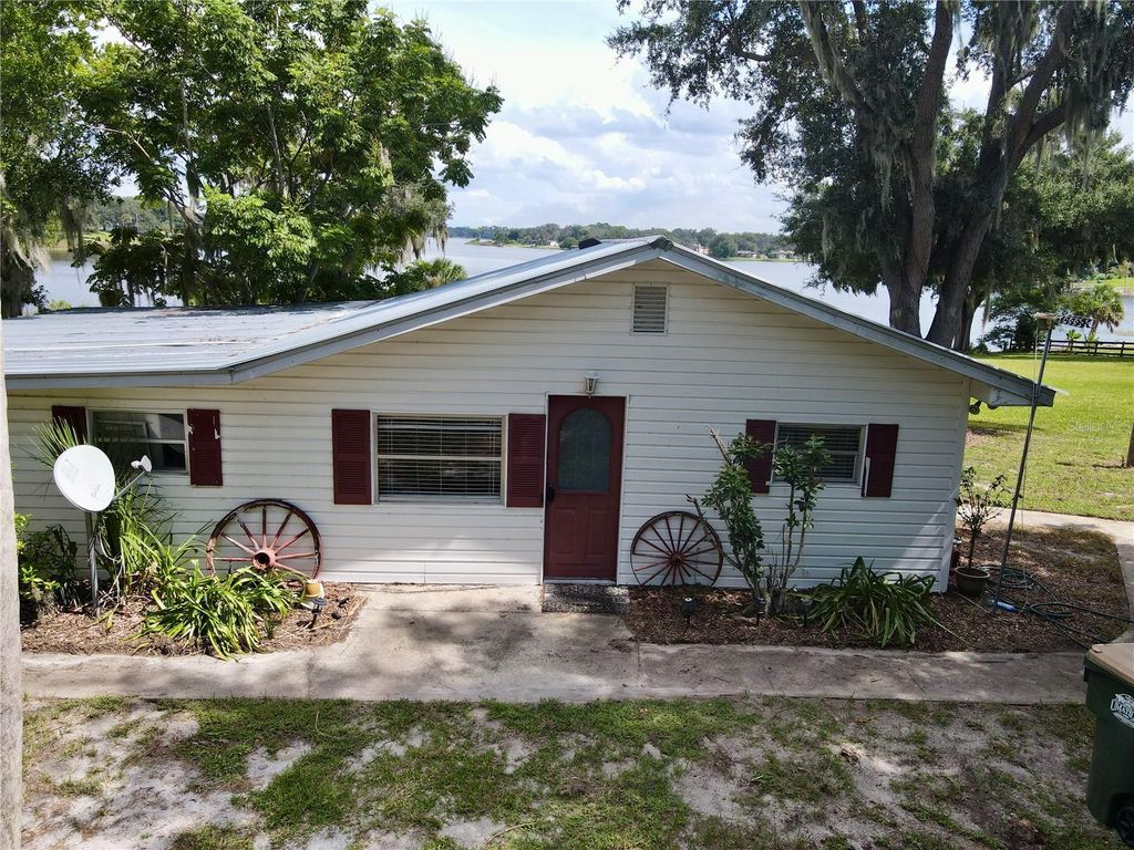 Image 33 of property listing at 243 S CENTRAL AVENUE, Umatilla, FL 32784