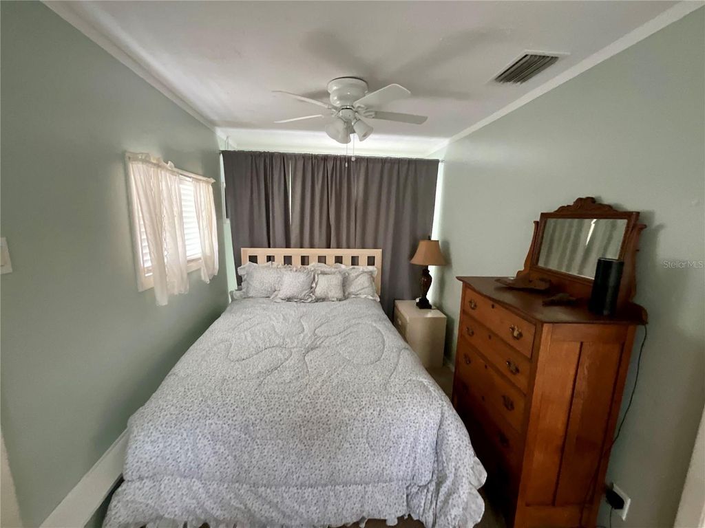 Image 35 of property listing at 243 S CENTRAL AVENUE, Umatilla, FL 32784