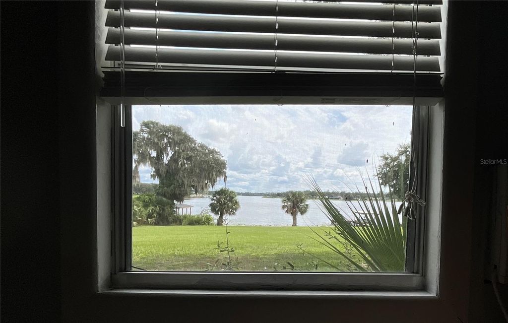 Image 37 of property listing at 243 S CENTRAL AVENUE, Umatilla, FL 32784