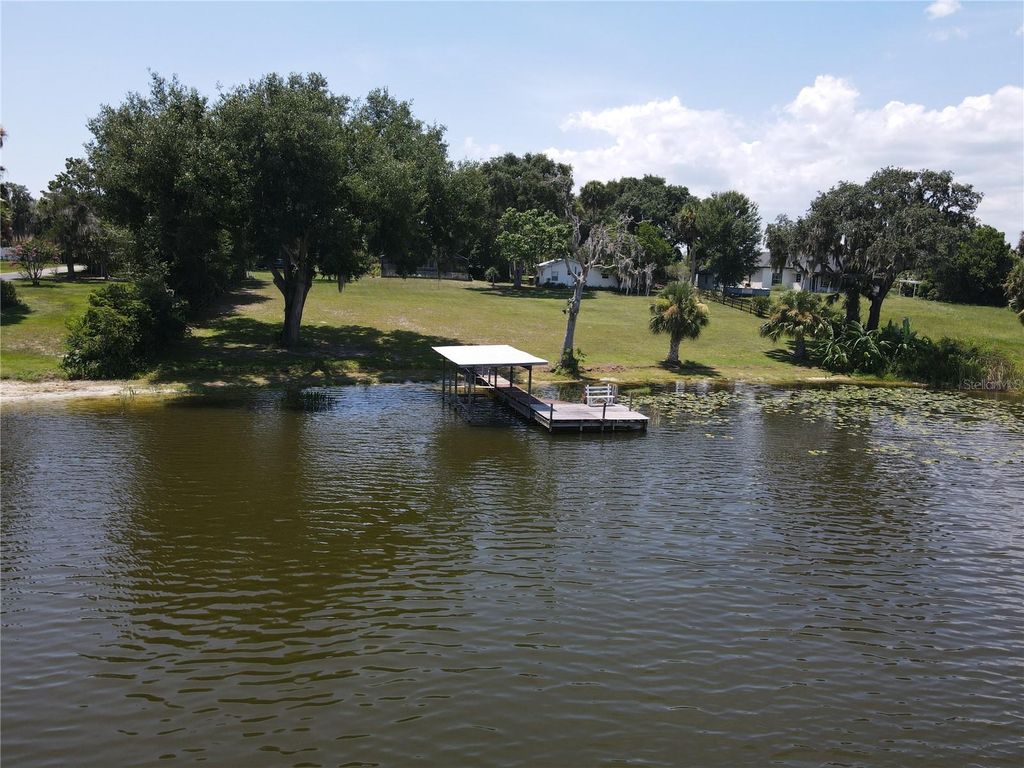 Image 5 of property listing at 243 S CENTRAL AVENUE, Umatilla, FL 32784
