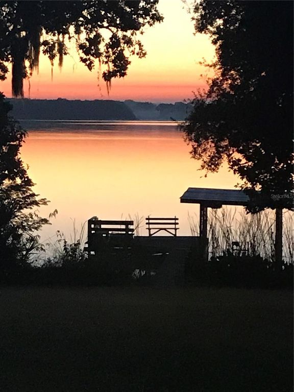 Image 42 of property listing at 243 S CENTRAL AVENUE, Umatilla, FL 32784