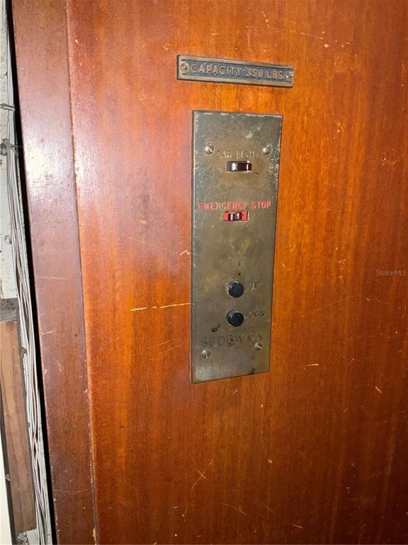 Image 44 of property listing at 243 S CENTRAL AVENUE, Umatilla, FL 32784