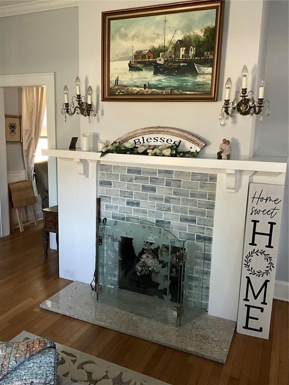 Image 9 of property listing at 243 S CENTRAL AVENUE, Umatilla, FL 32784