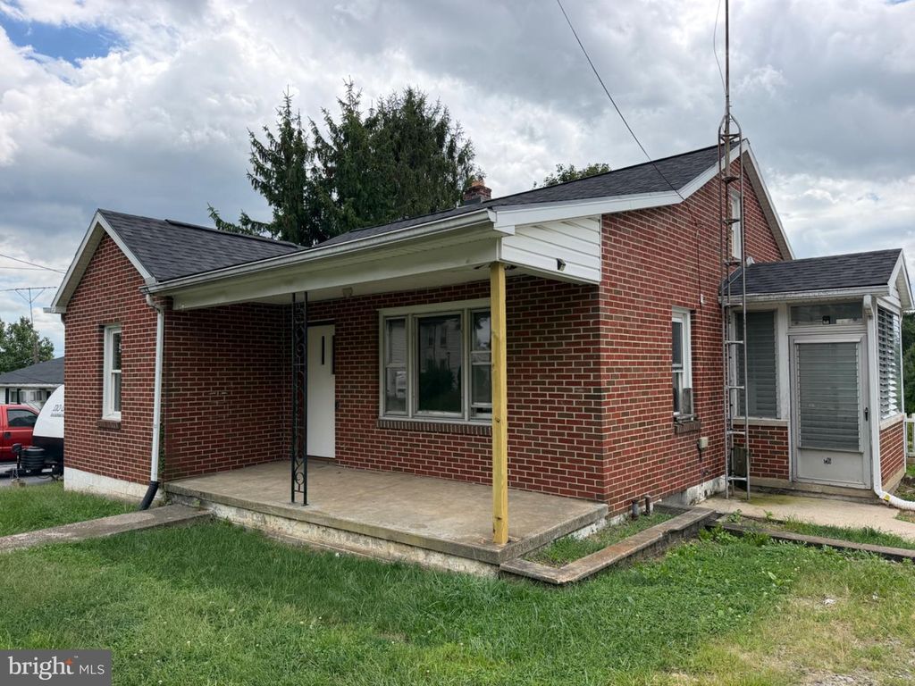 264 JENNY WREN DR, Martinsburg, WV 25404