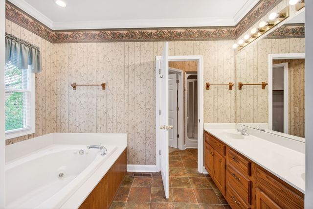 1782 Heathrow Dr, Cookeville, TN 38506