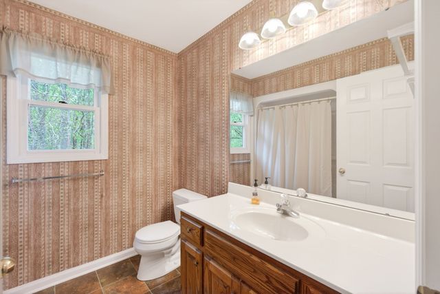 1782 Heathrow Dr, Cookeville, TN 38506