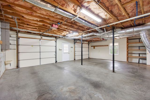 1782 Heathrow Dr, Cookeville, TN 38506