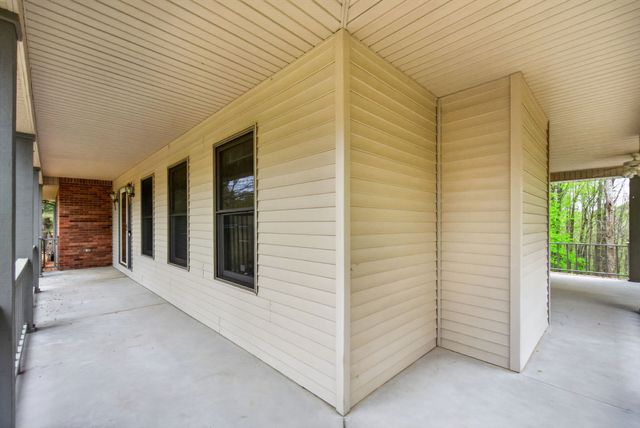 1782 Heathrow Dr, Cookeville, TN 38506