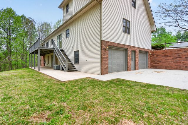 1782 Heathrow Dr, Cookeville, TN 38506