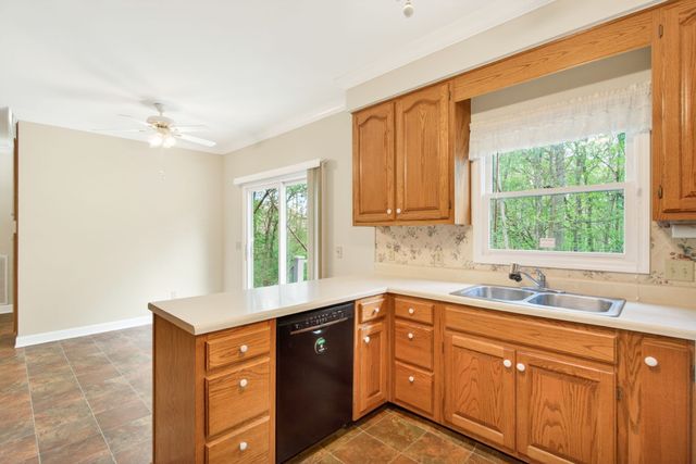 1782 Heathrow Dr, Cookeville, TN 38506