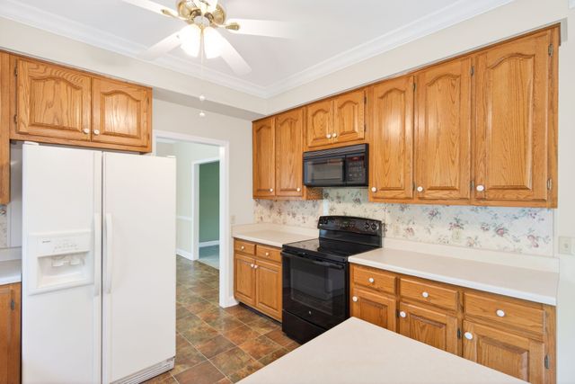 1782 Heathrow Dr, Cookeville, TN 38506