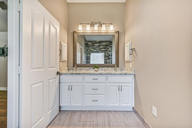 513 Meadow Bend Drive, Friendswood, TX 77546
