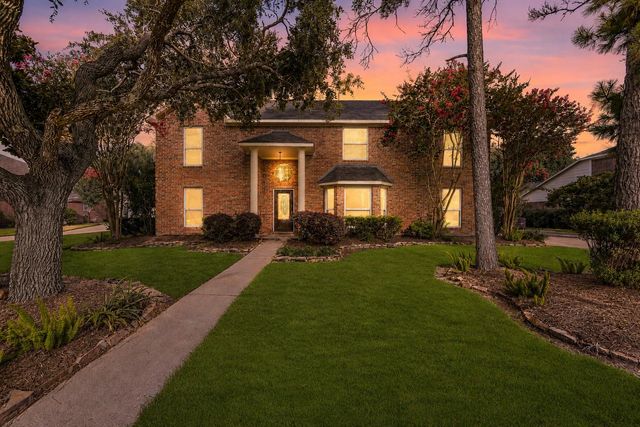 513 Meadow Bend Drive, Friendswood, TX 77546