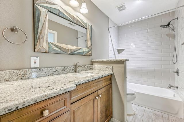 513 Meadow Bend Drive, Friendswood, TX 77546