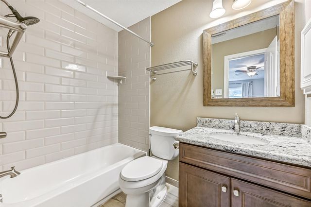 513 Meadow Bend Drive, Friendswood, TX 77546