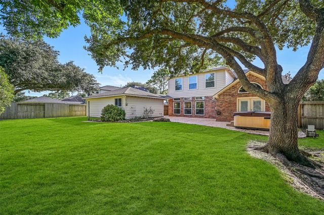 513 Meadow Bend Drive, Friendswood, TX 77546