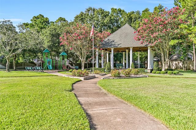513 Meadow Bend Drive, Friendswood, TX 77546
