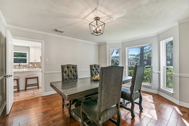 513 Meadow Bend Drive, Friendswood, TX 77546