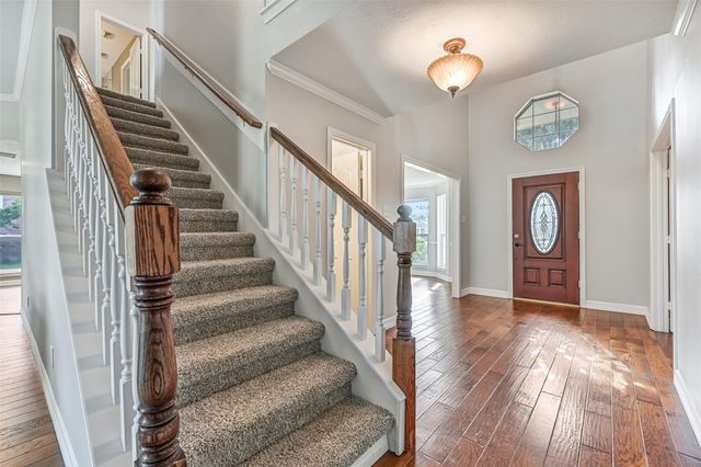 513 Meadow Bend Drive, Friendswood, TX 77546