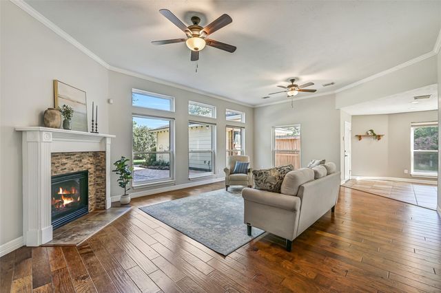 513 Meadow Bend Drive, Friendswood, TX 77546
