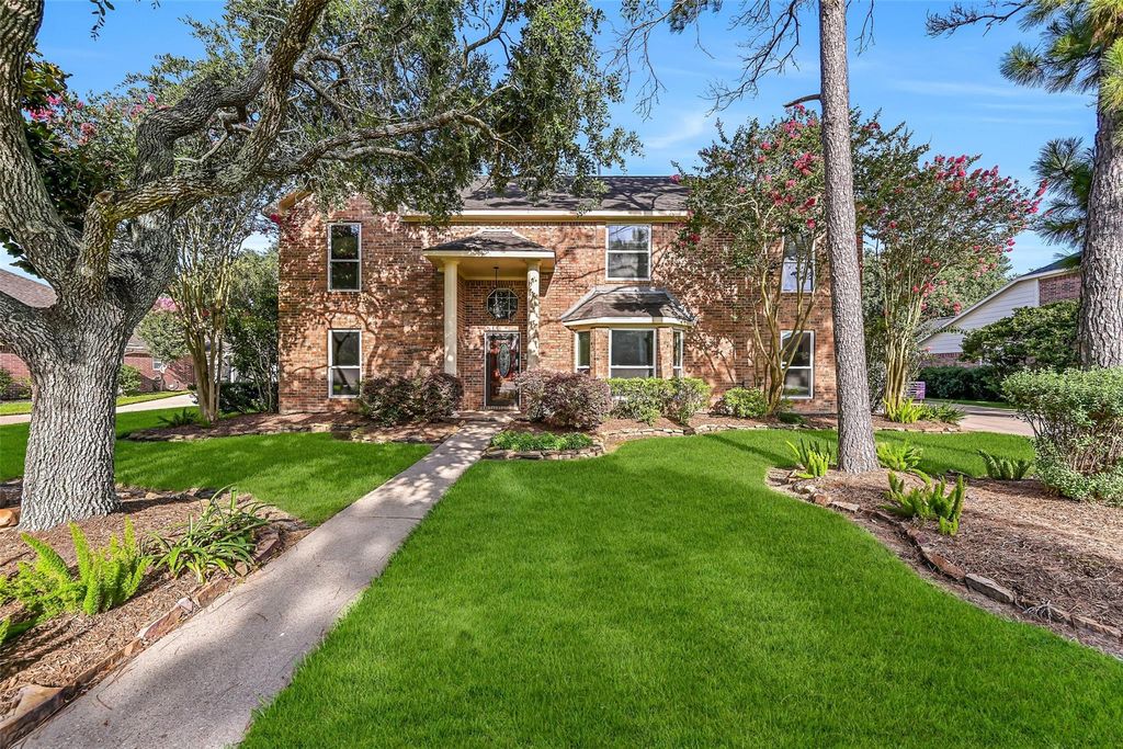 513 Meadow Bend Drive, Friendswood, TX 77546