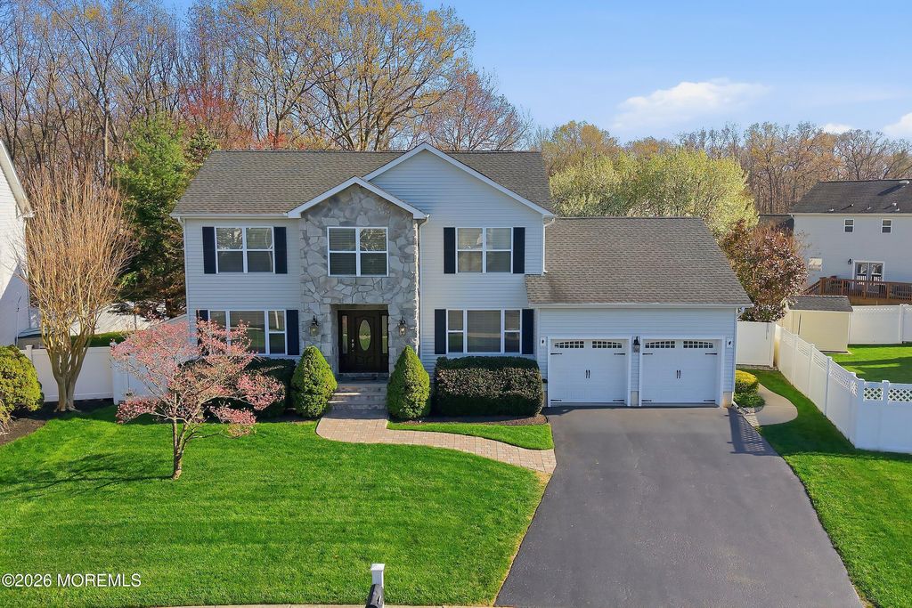 23 Paulette Lane, Howell, NJ 07731