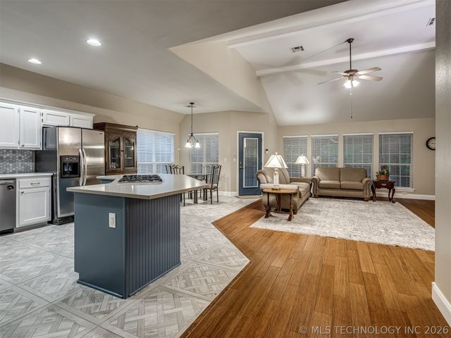12527 S Ash Avenue, Jenks, OK 74037