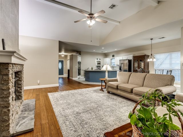 12527 S Ash Avenue, Jenks, OK 74037