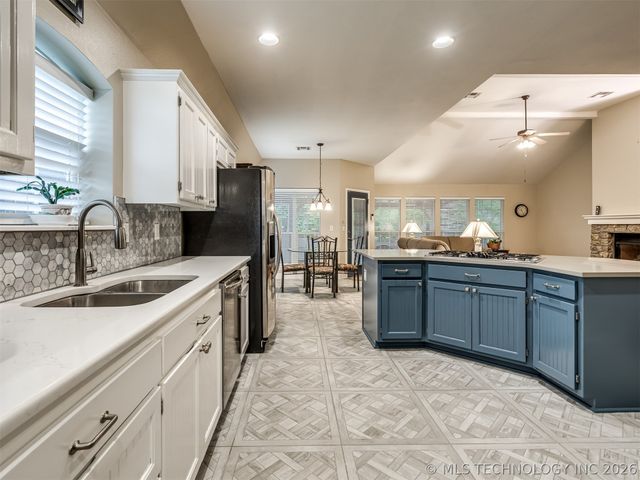 12527 S Ash Avenue, Jenks, OK 74037
