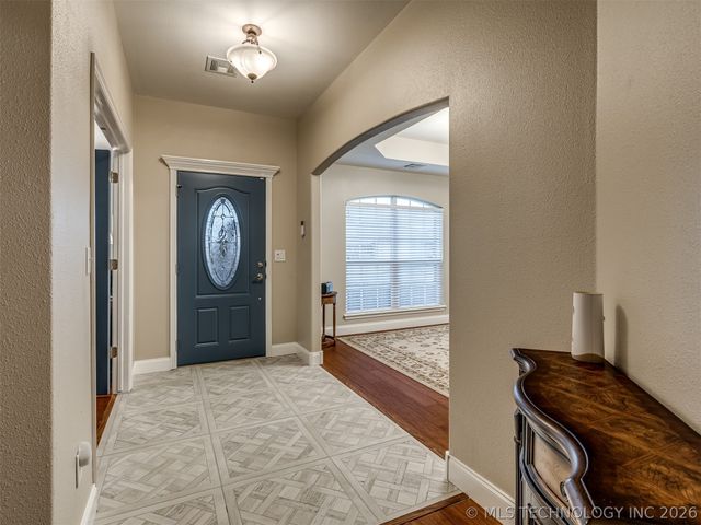 12527 S Ash Avenue, Jenks, OK 74037