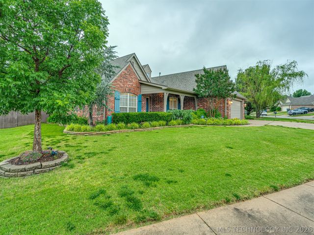 12527 S Ash Avenue, Jenks, OK 74037
