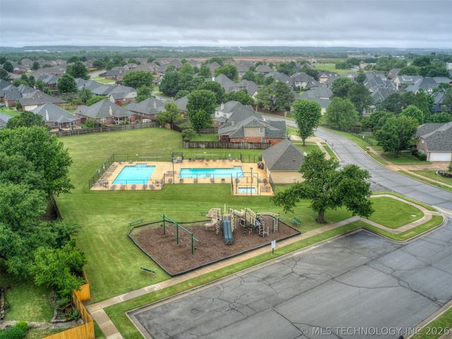 12527 S Ash Avenue, Jenks, OK 74037