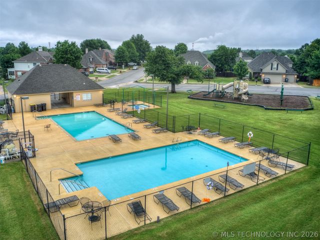 12527 S Ash Avenue, Jenks, OK 74037