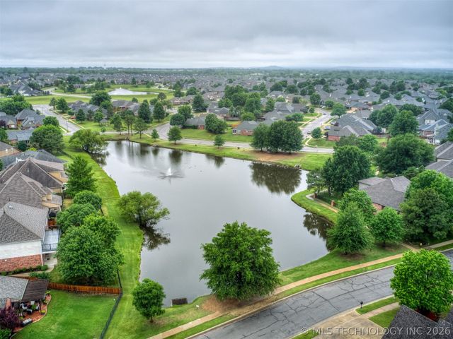 12527 S Ash Avenue, Jenks, OK 74037