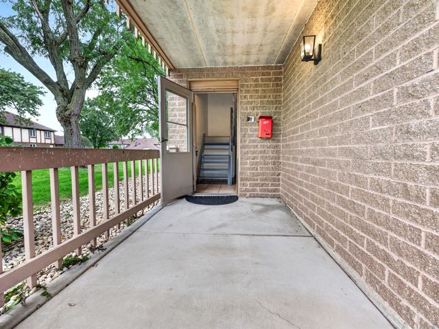 15713 Orlan Brook Drive 100, Orland Park, IL 60462