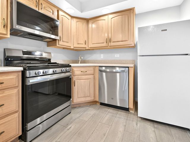 15713 Orlan Brook Drive 100, Orland Park, IL 60462