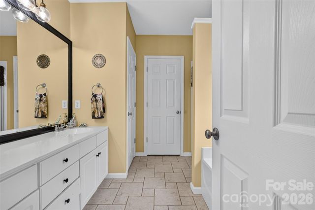 11325 Longhedge Lane, Charlotte, NC 28273