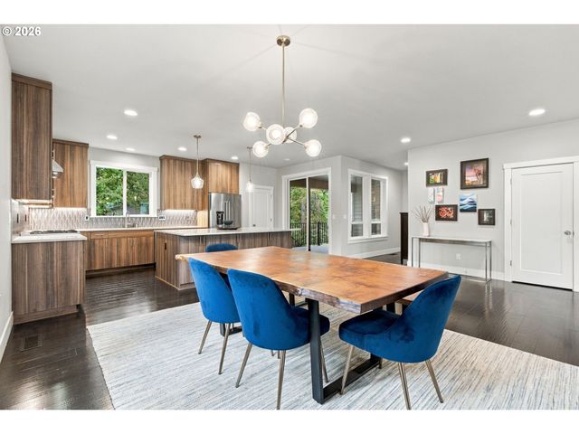 9034 Sw 49TH Ave, Portland, OR 97219