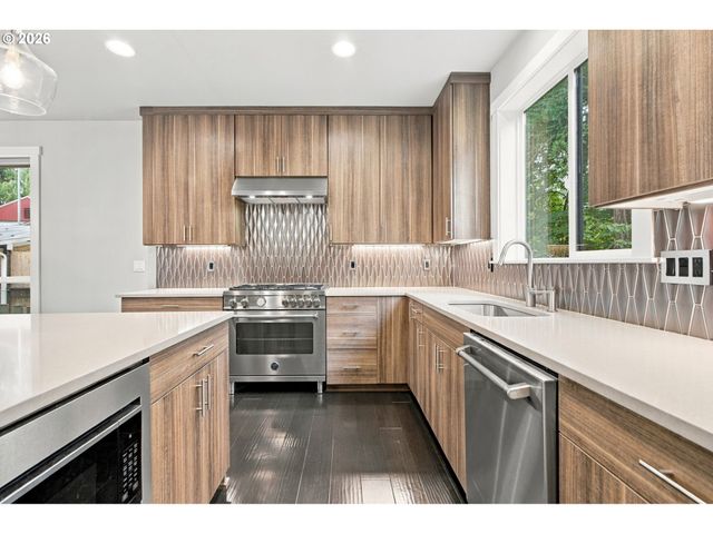 9034 Sw 49TH Ave, Portland, OR 97219