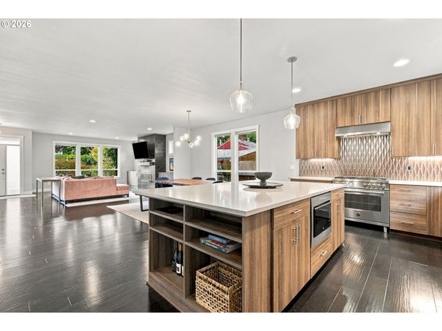 9034 Sw 49TH Ave, Portland, OR 97219