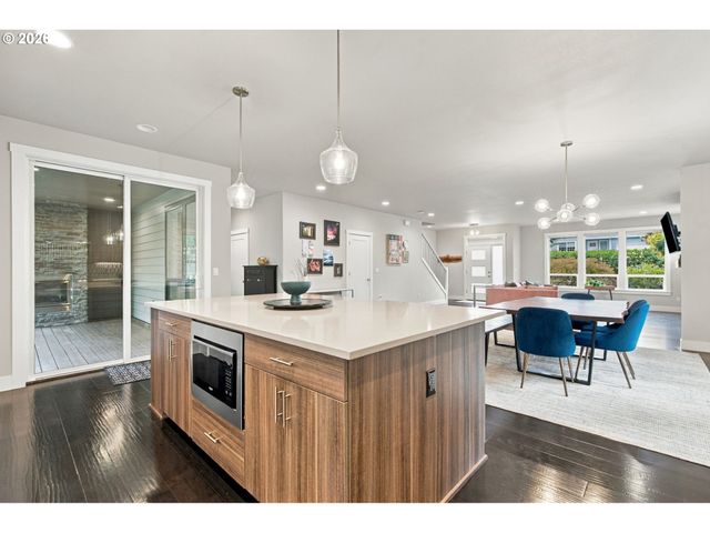 9034 Sw 49TH Ave, Portland, OR 97219