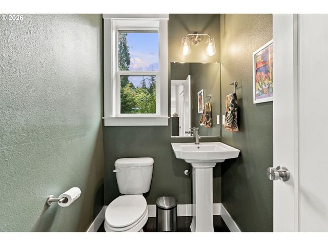 9034 Sw 49TH Ave, Portland, OR 97219