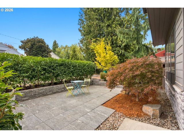 9034 Sw 49TH Ave, Portland, OR 97219