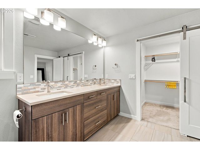 9034 Sw 49TH Ave, Portland, OR 97219
