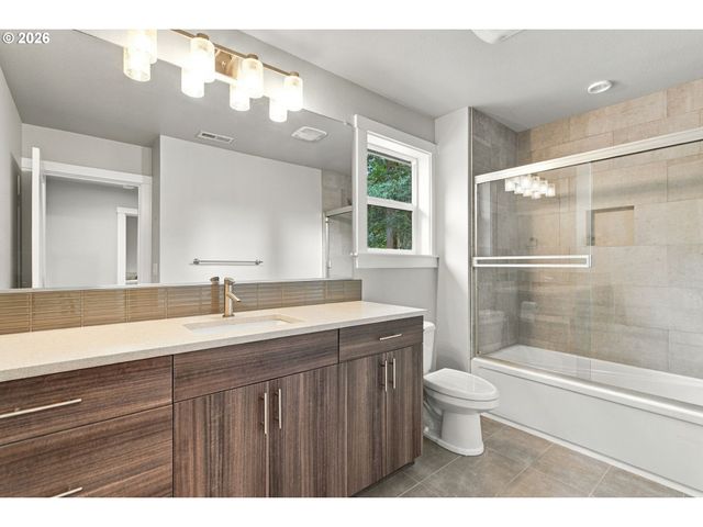9034 Sw 49TH Ave, Portland, OR 97219
