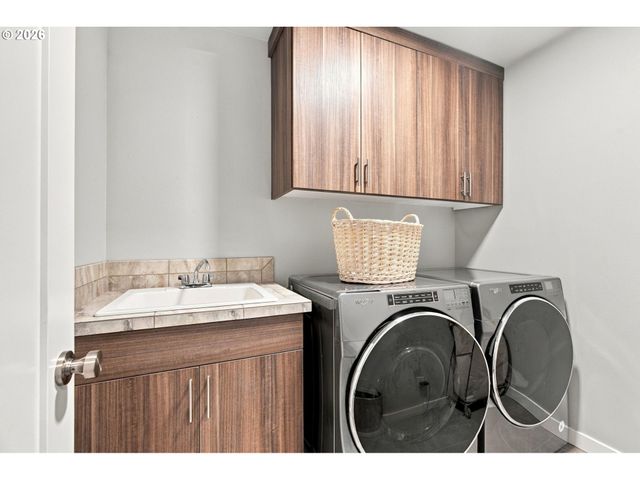 9034 Sw 49TH Ave, Portland, OR 97219