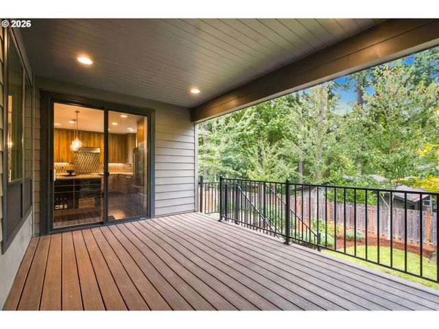 9034 Sw 49TH Ave, Portland, OR 97219