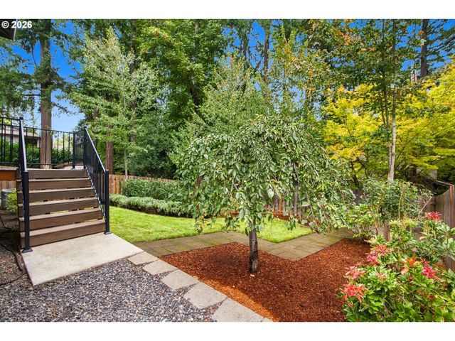 9034 Sw 49TH Ave, Portland, OR 97219