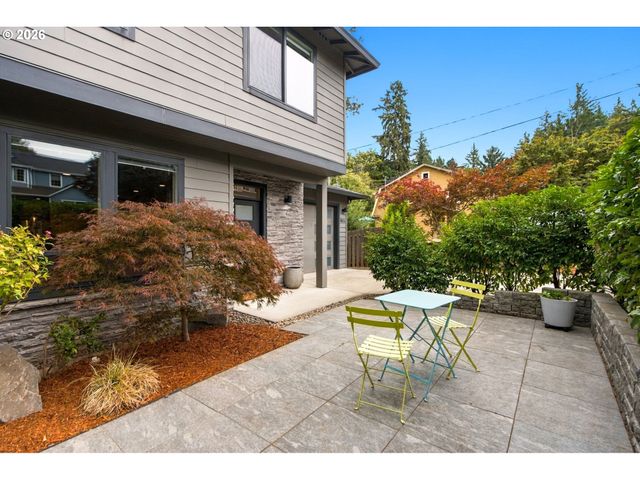 9034 Sw 49TH Ave, Portland, OR 97219